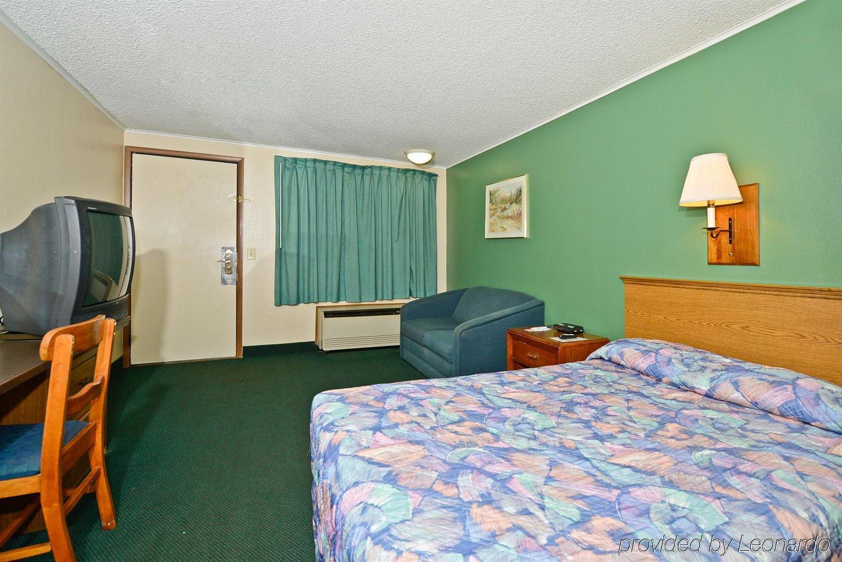 M Star Hotel Covington Room photo