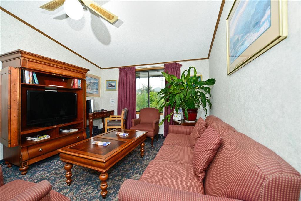 M Star Hotel Covington Room photo